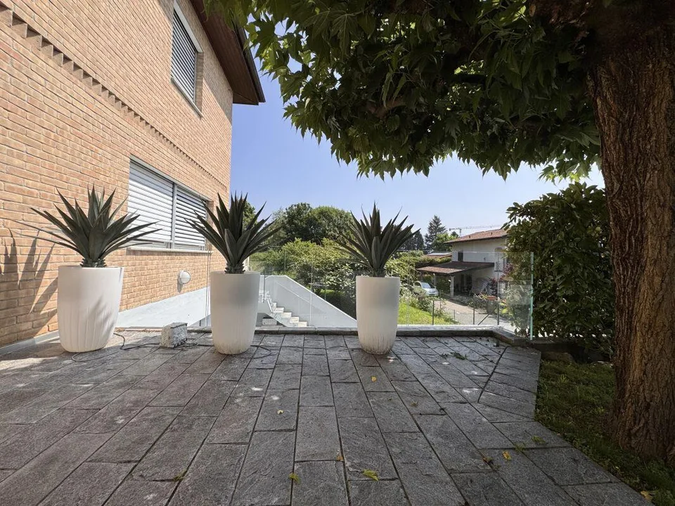 STABIO | VILLA IN PERFETTE CONDIZIONI I GIARDINO PRIVATO