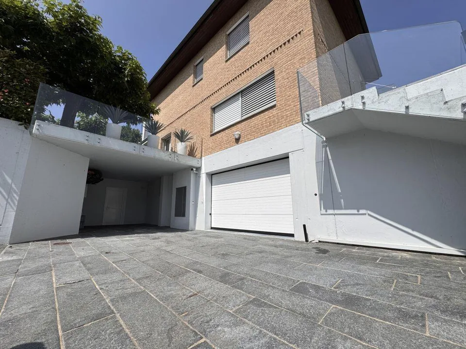 STABIO | VILLA IN PERFETTE CONDIZIONI I GIARDINO PRIVATO