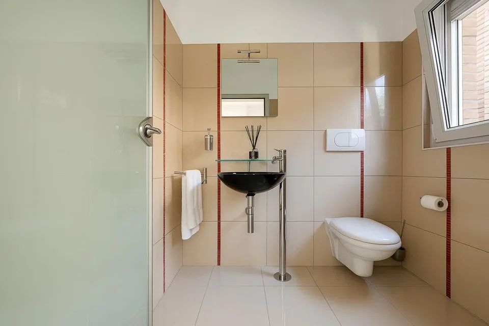 STABIO | VILLA IN PERFETTE CONDIZIONI I GIARDINO PRIVATO