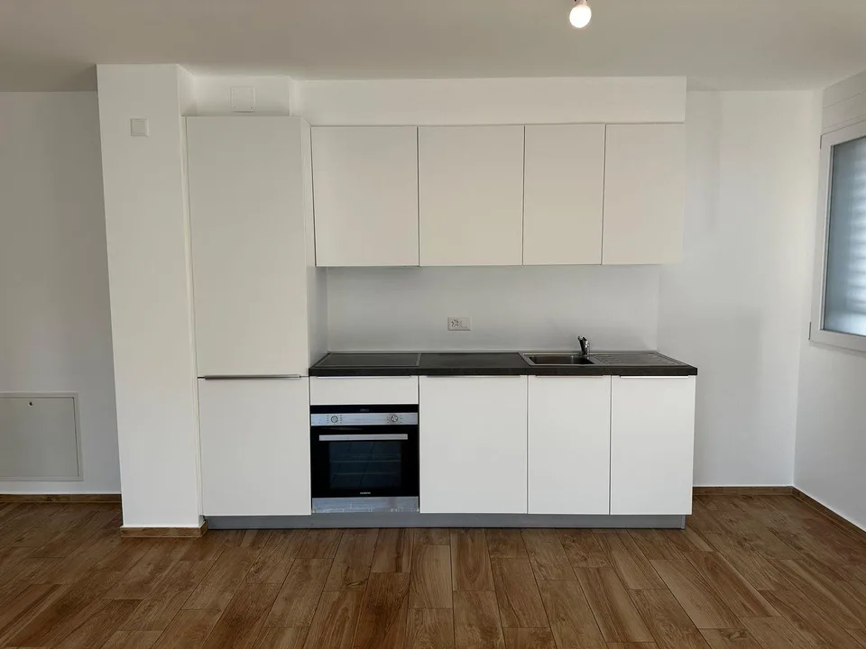 Moderno appartamento 3.5 locali di ampie dimensioni, comfort e gran...