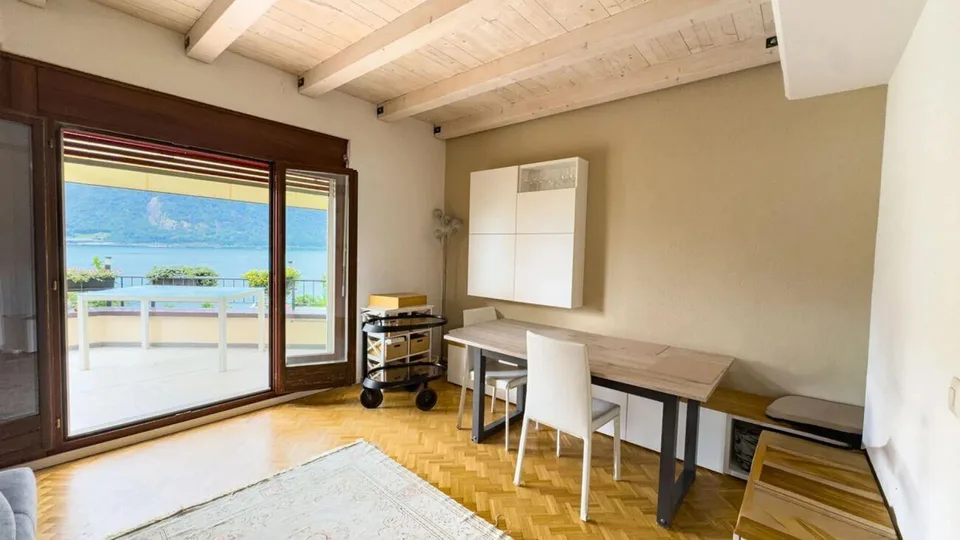 Second home – Elegant lakefront terraced house in Bissone | Residen...