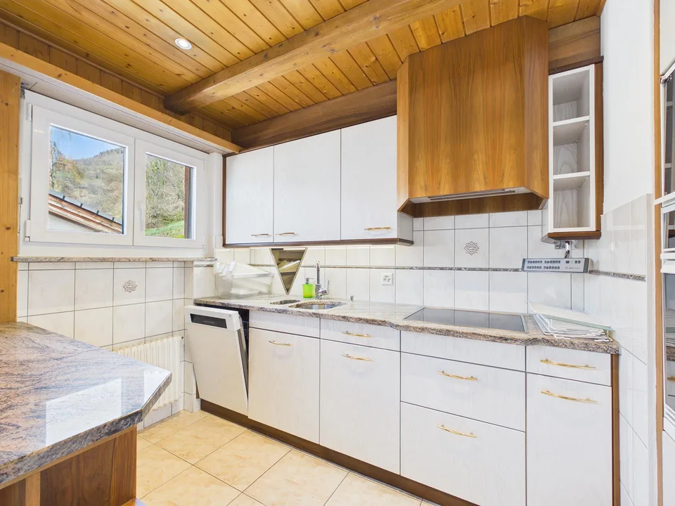 Grosszügige Wohnung mit Garage und Panorama-Aussicht in erhöhter Lage