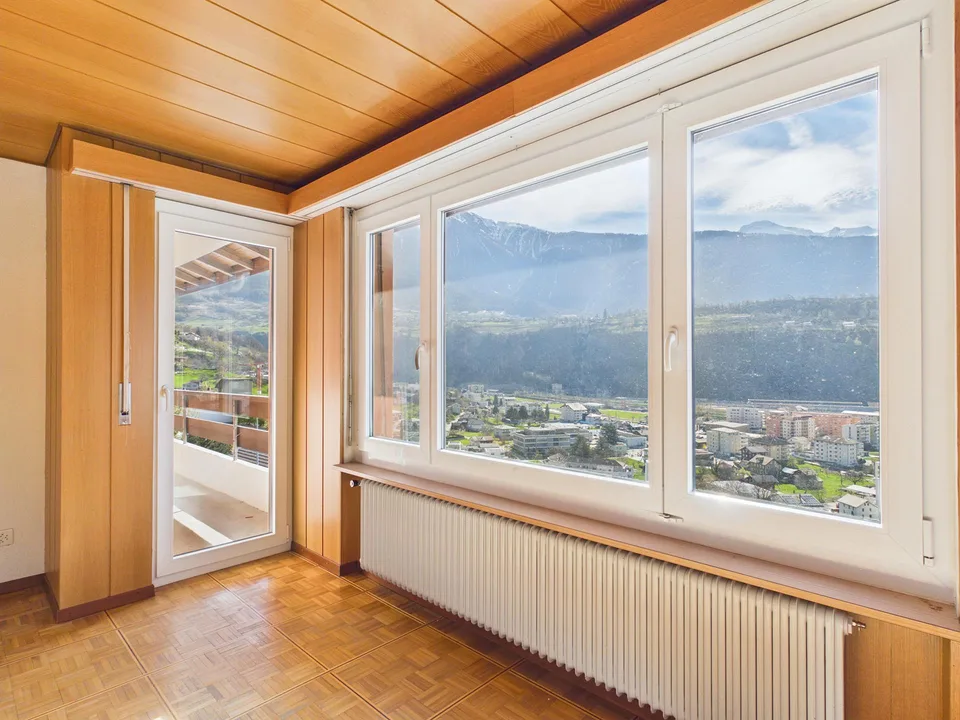 Grosszügige Wohnung mit Garage und Panorama-Aussicht in erhöhter Lage