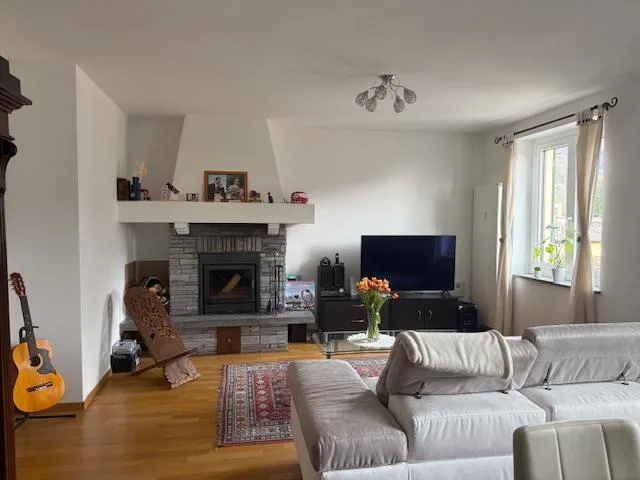 Villa bifamiliale composée de deux appartements avec entrée séparée