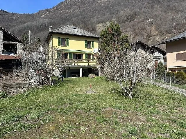 4 1/2-Zimmer-Einfamilienhaus mit Baulandreserve / casa di 4 1/2 loc...