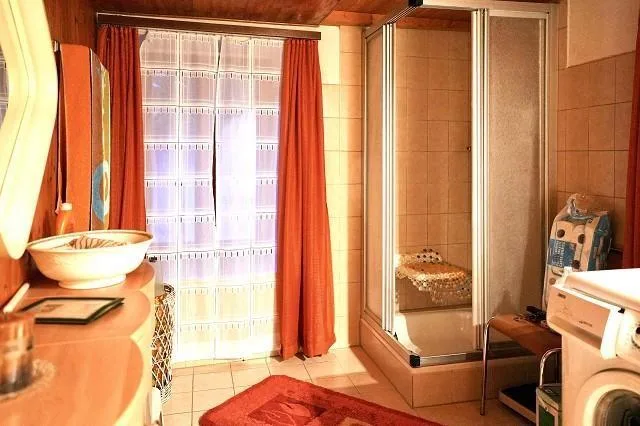 4 1/2-Zimmer-Einfamilienhaus mit Baulandreserve / casa di 4 1/2 loc... – foto 14 di 28