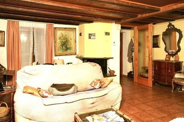 4 1/2-Zimmer-Einfamilienhaus mit Baulandreserve / casa di 4 1/2 loc...