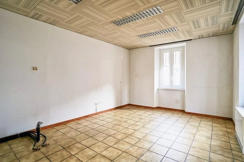 2-Familienhaus im Dorfkern mit 2- und 4-Zimmer-Wohnungen mit Nebeng... – foto 12 di 30