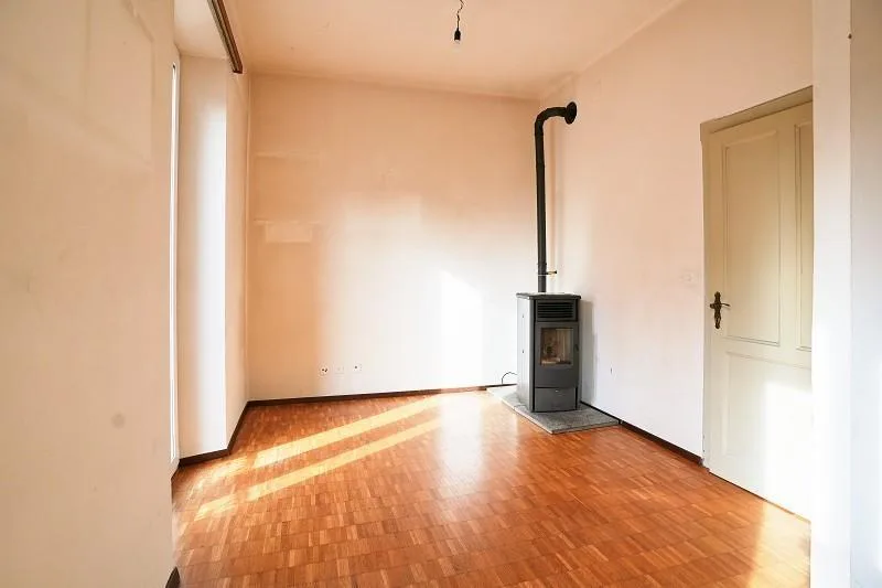 2-Familienhaus im Dorfkern mit 2- und 4-Zimmer-Wohnungen mit Nebeng...