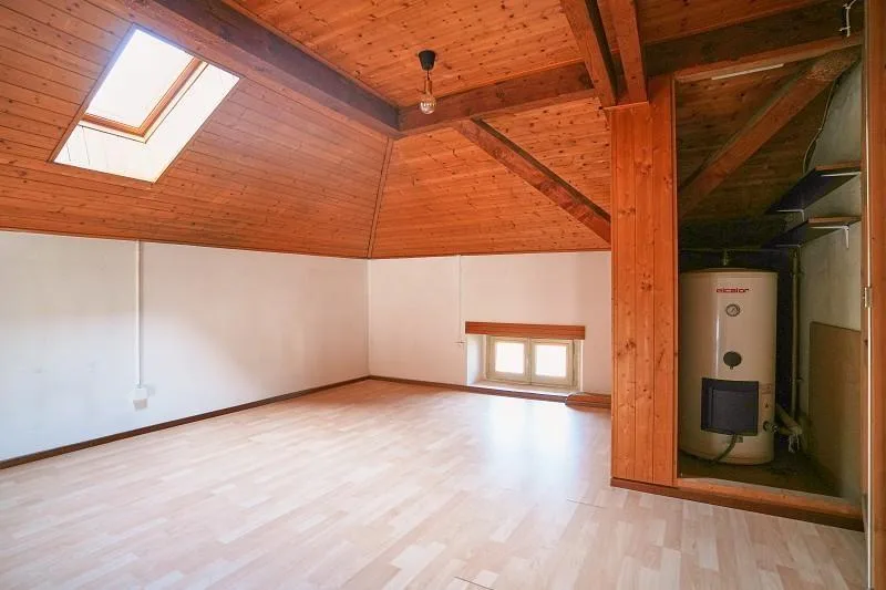 2-Familienhaus im Dorfkern mit 2- und 4-Zimmer-Wohnungen mit Nebeng... – foto 7 di 30