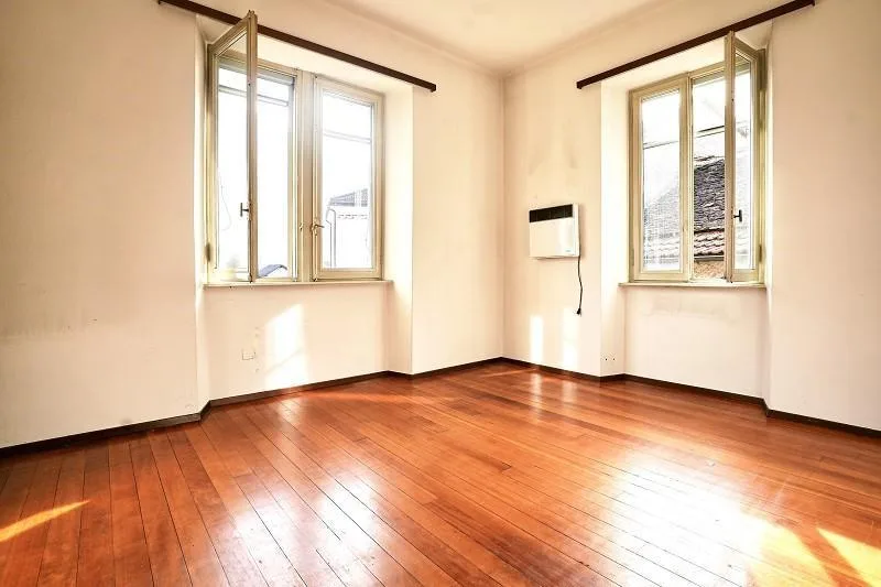 2-Familienhaus im Dorfkern mit 2- und 4-Zimmer-Wohnungen mit Nebeng... – foto 6 di 30