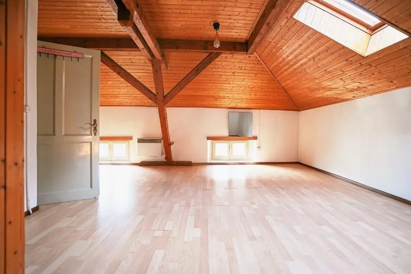 2-Familienhaus im Dorfkern mit 2- und 4-Zimmer-Wohnungen mit Nebeng... – foto 8 di 30