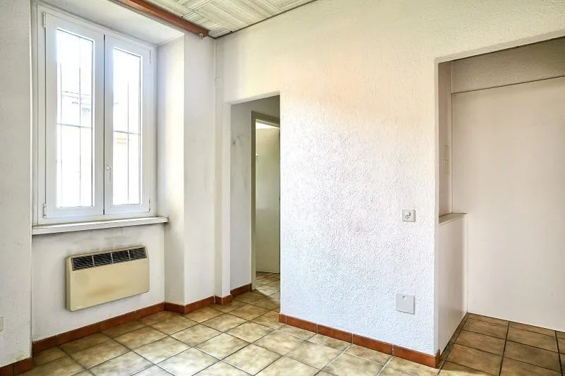 2-Familienhaus im Dorfkern mit 2- und 4-Zimmer-Wohnungen mit Nebeng... – foto 15 di 30