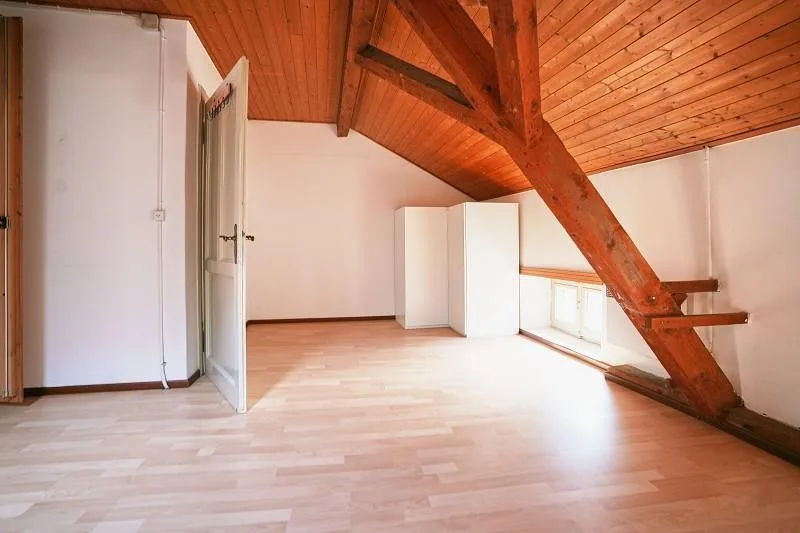 2-Familienhaus im Dorfkern mit 2- und 4-Zimmer-Wohnungen mit Nebeng... – foto 9 di 30