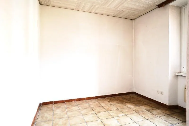 2-Familienhaus im Dorfkern mit 2- und 4-Zimmer-Wohnungen mit Nebeng... – foto 14 di 30