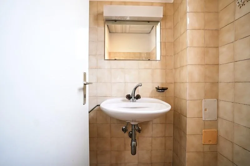 2-Familienhaus im Dorfkern mit 2- und 4-Zimmer-Wohnungen mit Nebeng... – foto 16 di 30