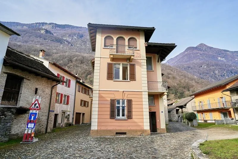 2-Familienhaus im Dorfkern mit 2- und 4-Zimmer-Wohnungen mit Nebeng... – foto 30 di 30