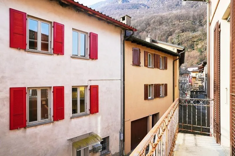 2-Familienhaus im Dorfkern mit 2- und 4-Zimmer-Wohnungen mit Nebeng... – foto 24 di 30