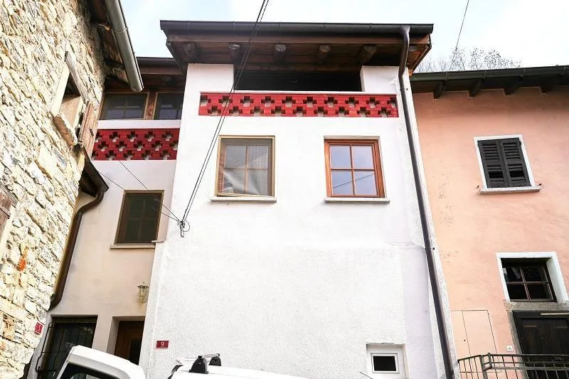 5-Zimmer-Dorfhaus an sehr ruhiger, sonniger Lage / casa nel nucleo ...