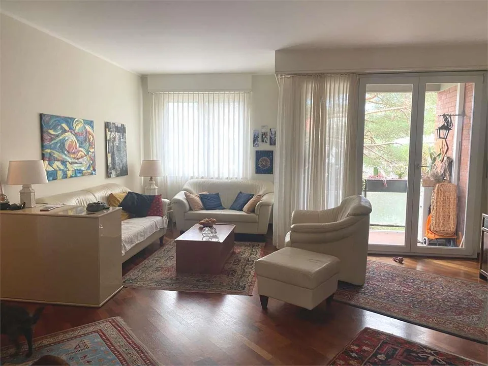 Paradiso confortevole appartamento di 4 locali, con parziale vista lag