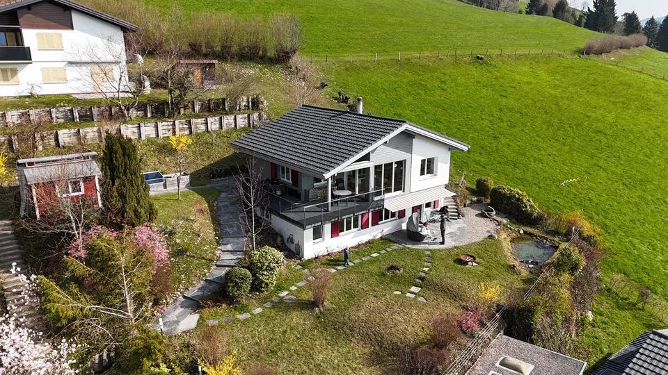 5.5-Zi. Einfamilienhaus an TOP Lage mit Berg und Seesicht
