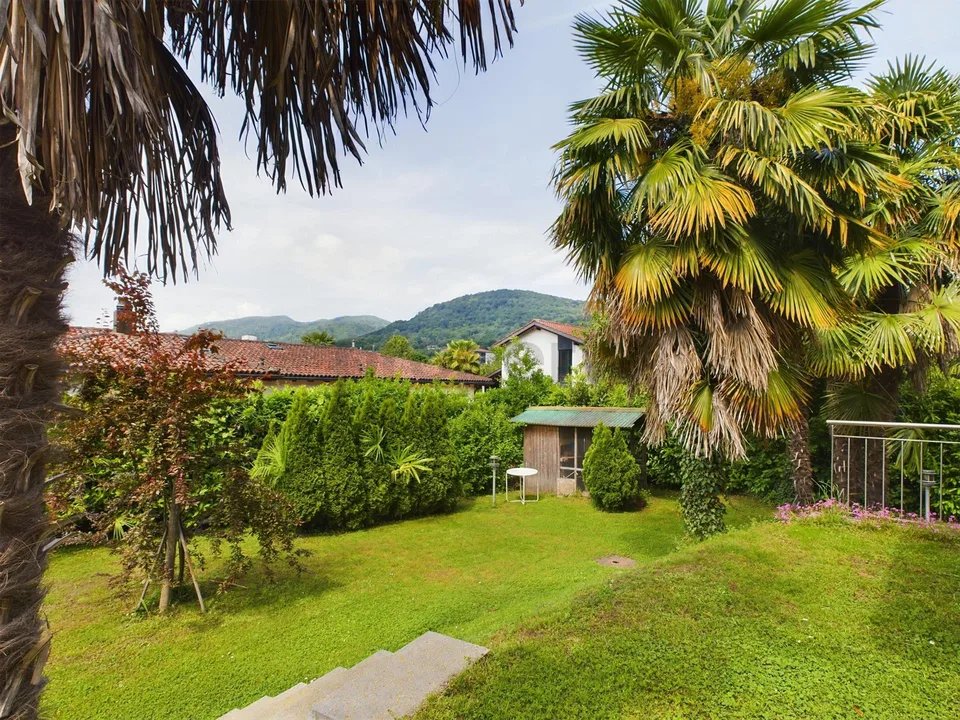 Modernes 7.5-Zimmer-Einfamilienhaus in Caslano mit Blick ins Grüne ...