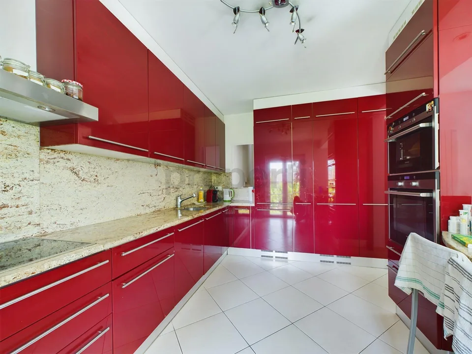 Maison individuelle moderne de 7,5 pièces à Caslano avec vue sur la verdure