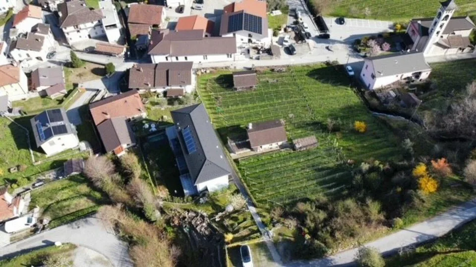 ZU VERKAUFEN IN CONTONE (Gambarogno) - GROSSES BEBAUBARES LAND