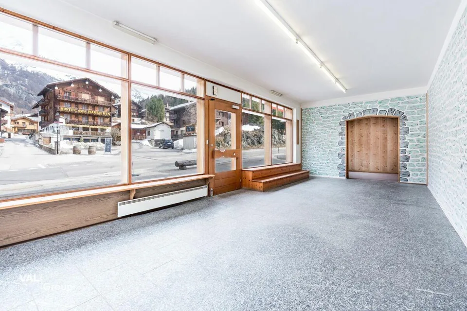 Local commercial à rénover avec potentiel création de logements