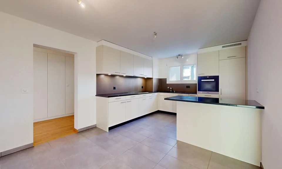 Large 4.5-room apartment in a peaceful neighborhood of Chailly – photo 10 of 11