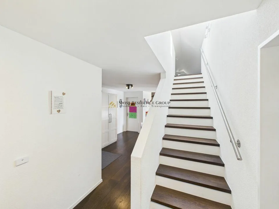 Grosszügige Dach-Maisonette mit Klimaanlage im steuergünstigen Neerach