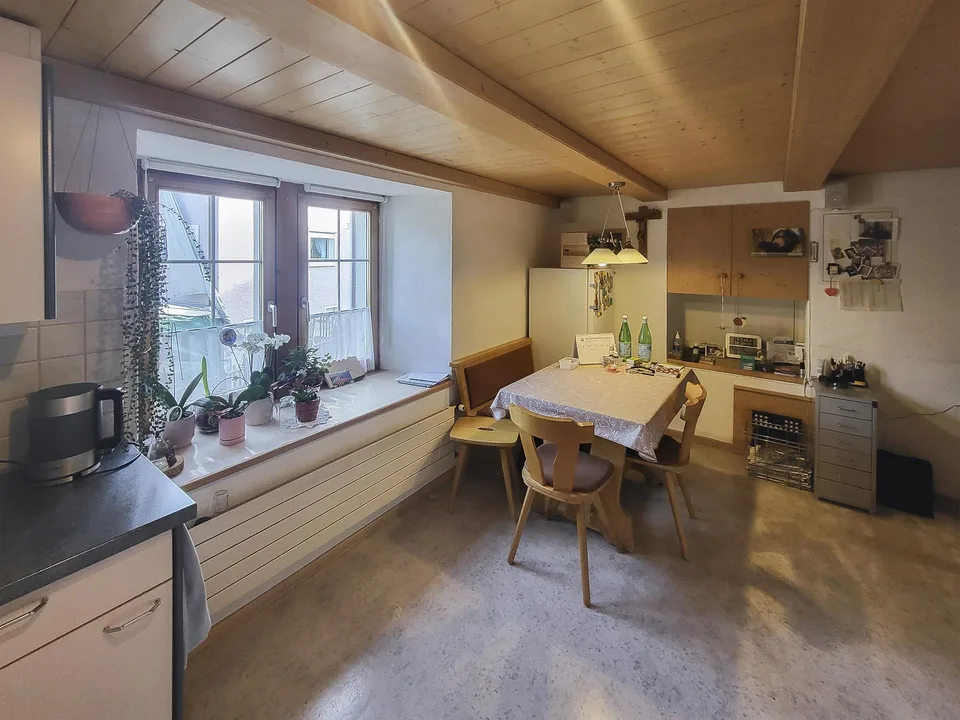 Zweifamilienhaus mit Renovationspotenzial in Seenähe
