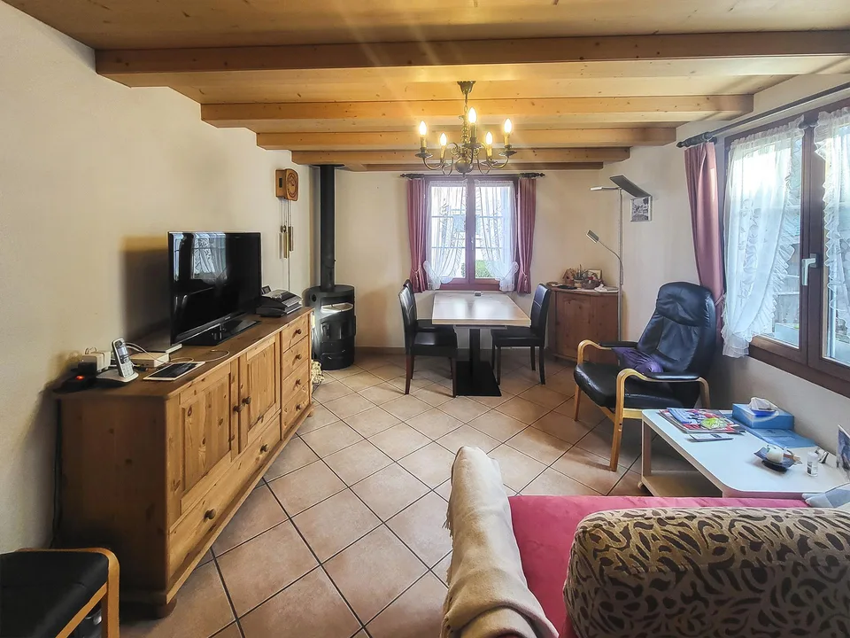 Zweifamilienhaus mit Renovationspotenzial in Seenähe