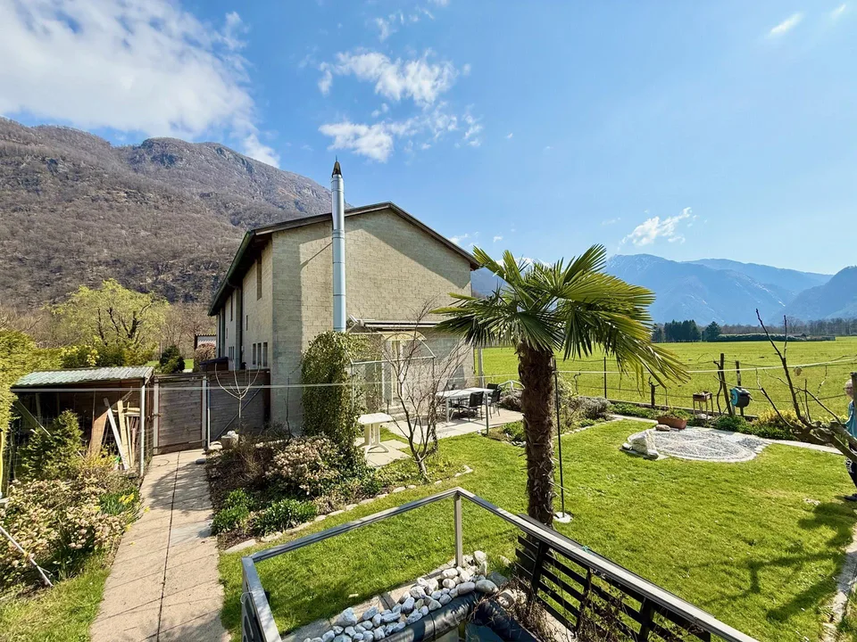 Casa unifamiliare con giardino e vista sulle montagne - Einfamilienhau