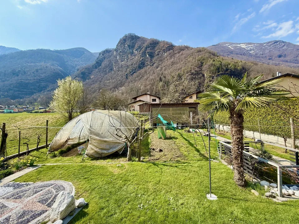 Casa unifamiliare con giardino e vista sulle montagne - Einfamilienhau