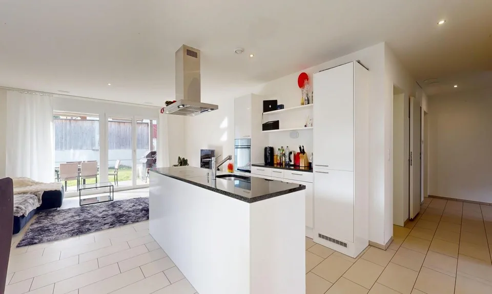 Moderno appartamento con giardino di 3,5 locali con giardino di 184 m² e area salotto