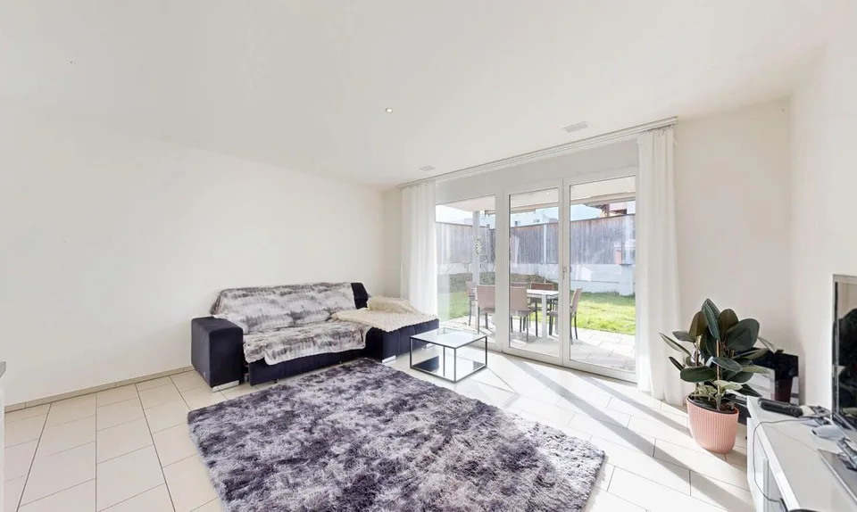 Moderno appartamento con giardino di 3,5 locali con giardino di 184 m² e area salotto