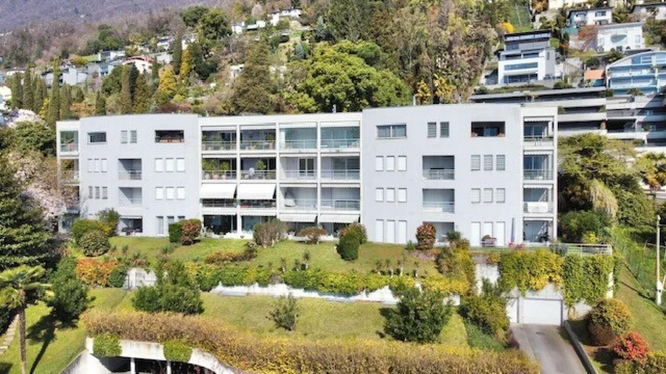 ZU VERKAUFEN IN MINUSIO - GROSSZÜGIGE 4.5 ZIMMERWOHNUNG MIT PRIVATE...