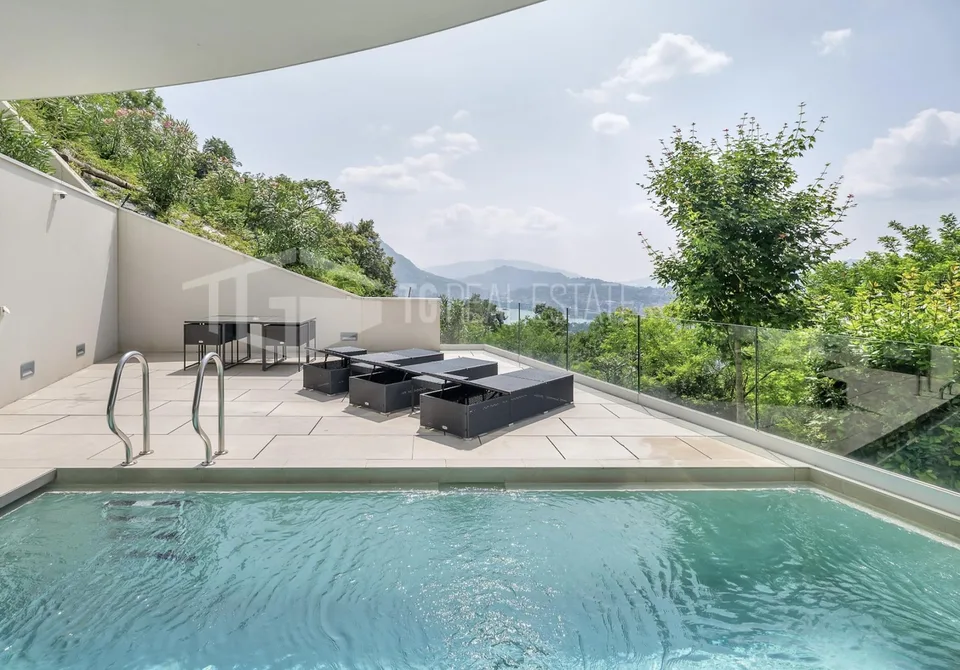 Eleganza Contemporanea con Vista Lago