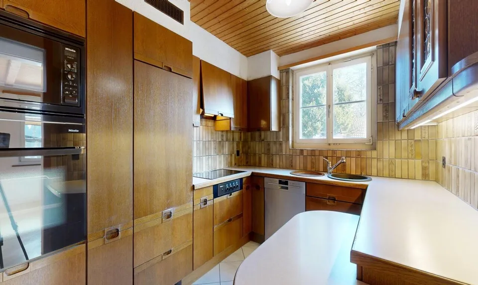 Pure design freedom: Spacious house with great potential – photo 7 of 19