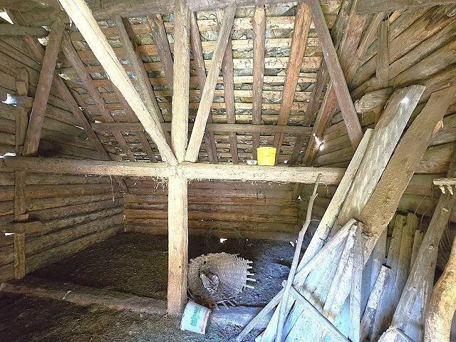 Stall zum Ausbauen bewilligtes Projekt, sehr ruhig, sonnig /Stalla ... – photo 9 sur 24
