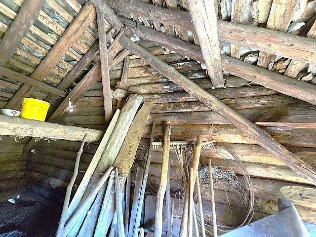 Stall zum Ausbauen bewilligtes Projekt, sehr ruhig, sonnig /Stalla ... – photo 8 sur 24