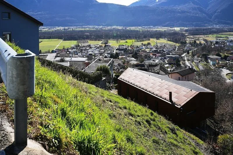 Bauland von 423 m2 wovon 323 m2 in der Bauzone mit schöner Seesicht...