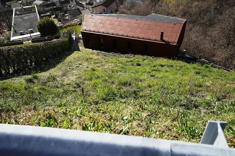Bauland von 423 m2 wovon 323 m2 in der Bauzone mit schöner Seesicht...