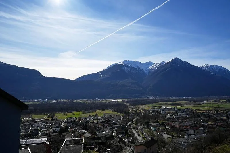 Bauland von 423 m2 wovon 323 m2 in der Bauzone mit schöner Seesicht...