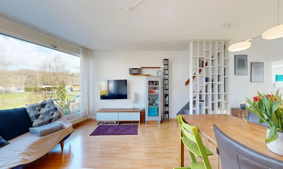 Attraente casa a schiera di 5,5 stanze con giardino a bassa manutenzione