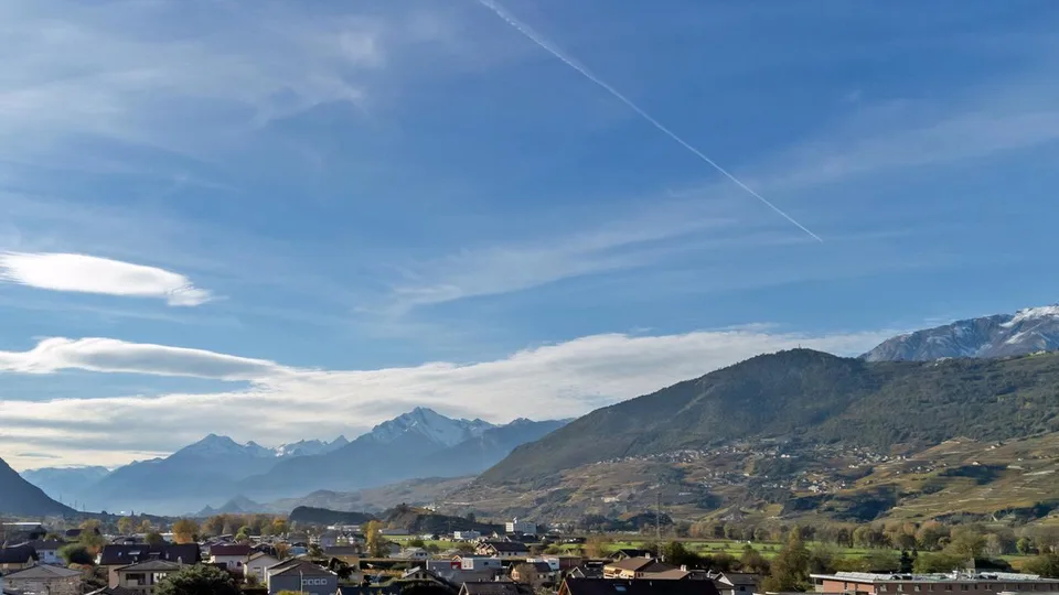 A VENDRE APPARTEMENT 3.5 PCES AVEC PELOUSE A CHIPPIS