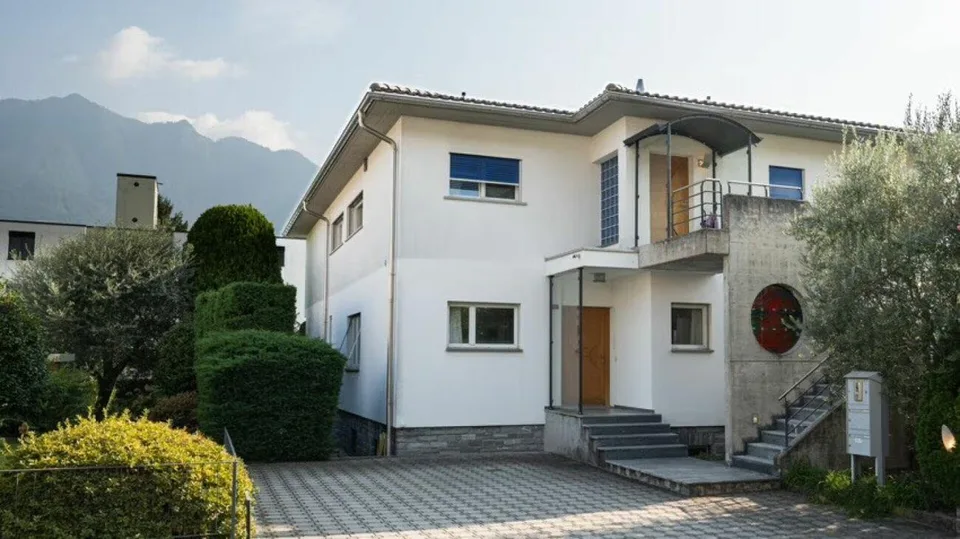 Splendida bifamigliare con piscina - Sementina