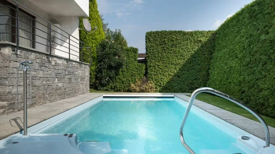 Splendida bifamigliare con piscina - Sementina