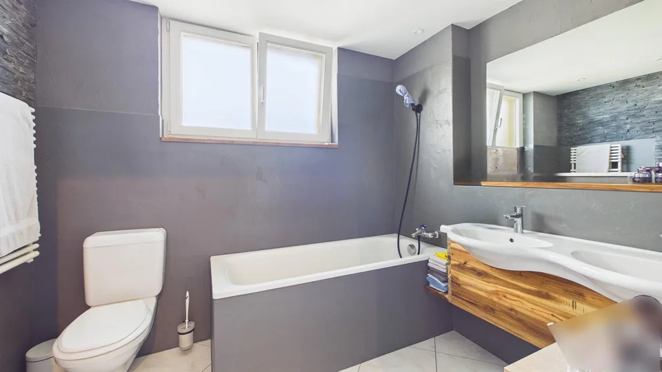 Grosszügige 3.5-Zimmer-Eigentumswohnung mit 30 m² Terrasse – photo 8 of 15